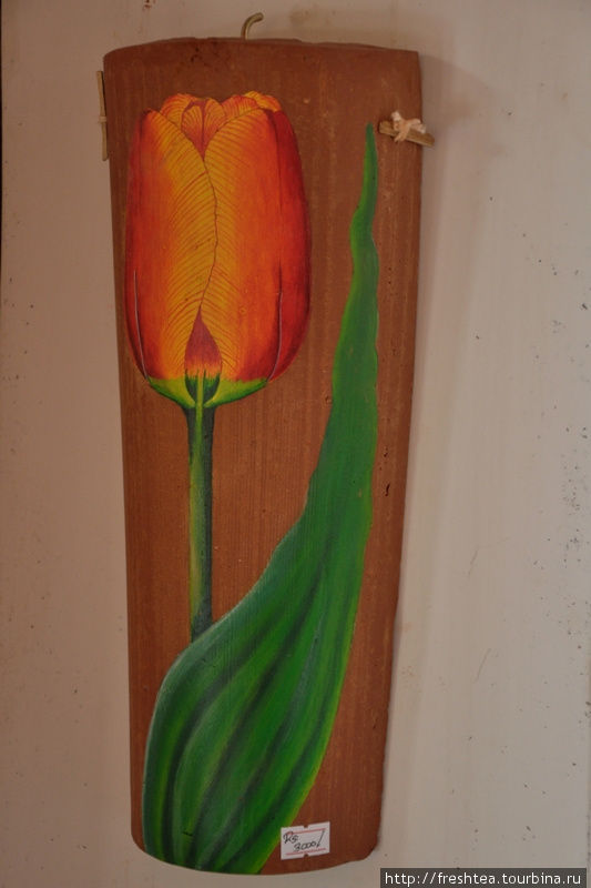 Панно Тюльпан на черепице — сувенир из Косгоды нового тысячелетия. Шри-Ланка