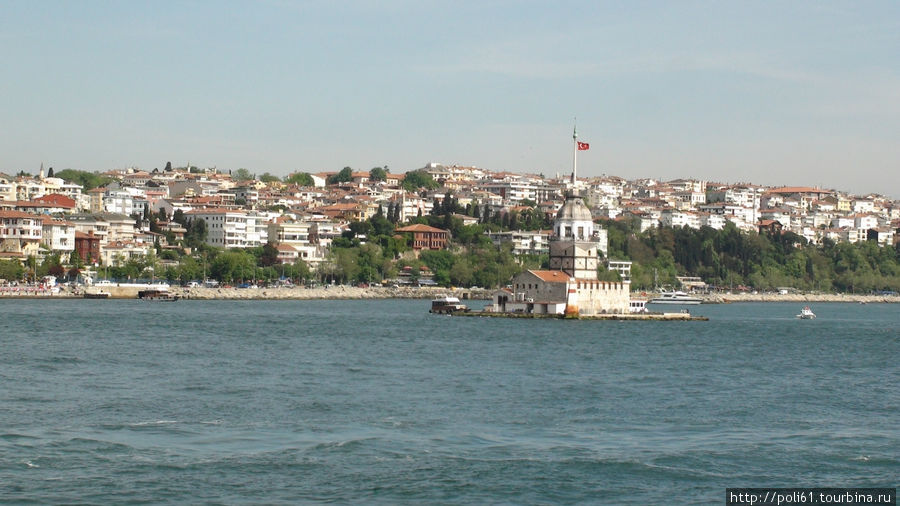 Девичья башня (Леандрова башня, Кыз Кулеси) — За свою долгую историю башня побывала в качестве маяка, тюрьмы и карантинного изолятора. В настоящее время в башне располагается ресторан. Стамбул, Турция