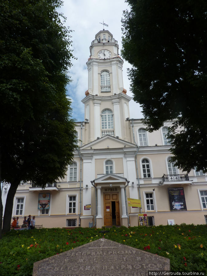 Старинная ратуша — теперь Краеведческий музей. Витебск, Беларусь