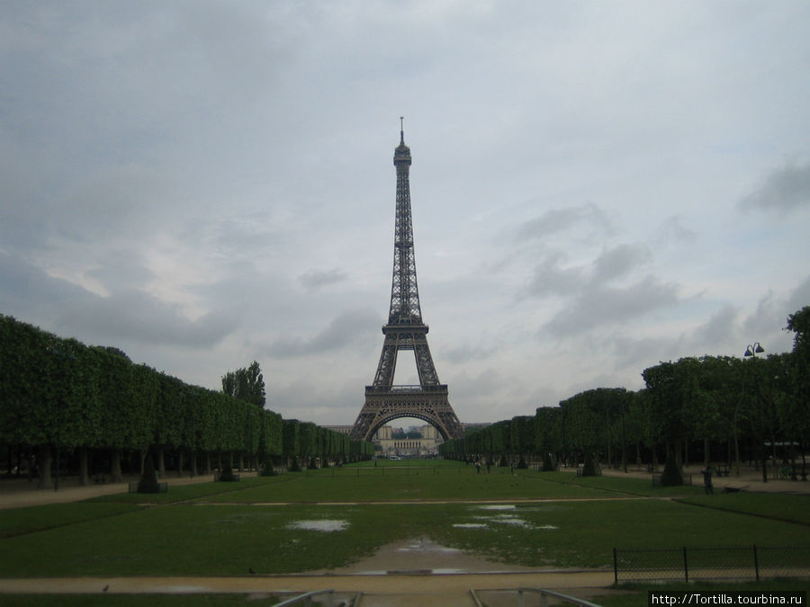 Париж. Марсово поле. Эйфелева башня. Париж, Франция