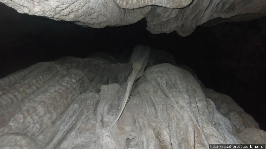 В пещере Diamond Cave Рэйли-Бич, Таиланд