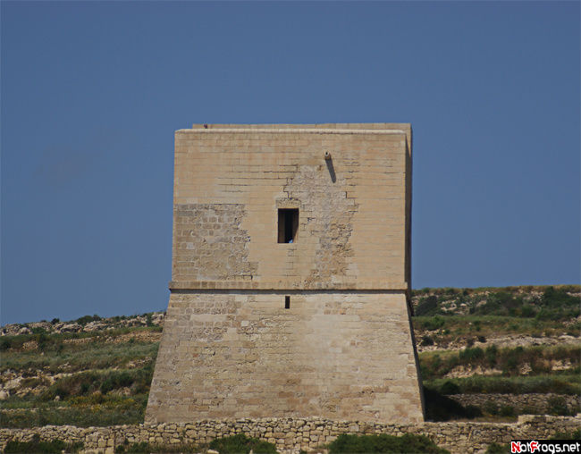 Одна из мальтийских сторожевых башен Остров Комино, Мальта