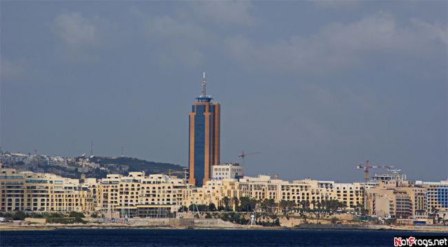 Самое высокое здание на Мальте, город Сент-Джулиан Остров Комино, Мальта