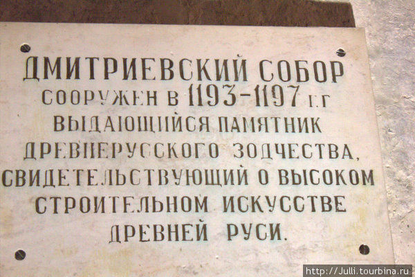 Ночная прогулка у стен Успенского собора во Владимире Владимир, Россия