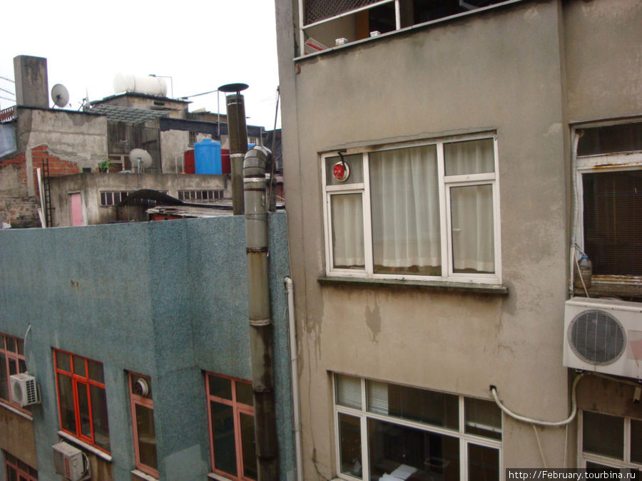 Вид из окна в одну сторону... Стамбул, Турция