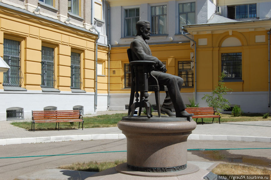 Памятник В.И.Разумовскому Саратов, Россия