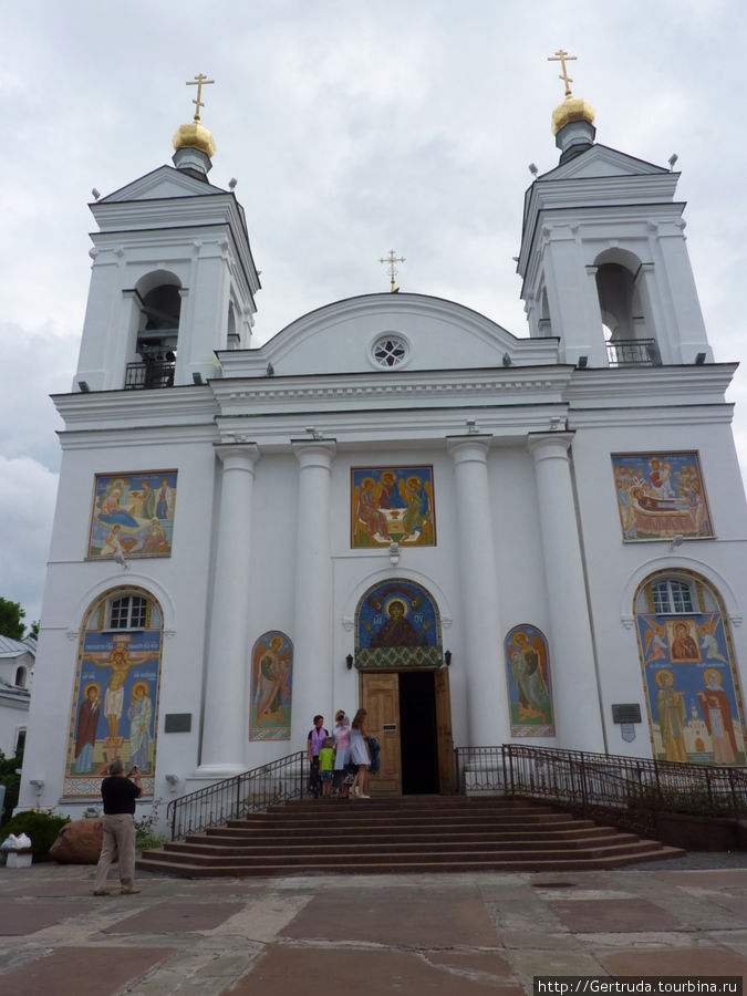 Вход в Свято-Покровский собор Витебск, Беларусь
