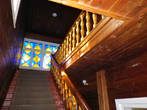деревянная лестница зовет подняться на второй этаж веранды ...