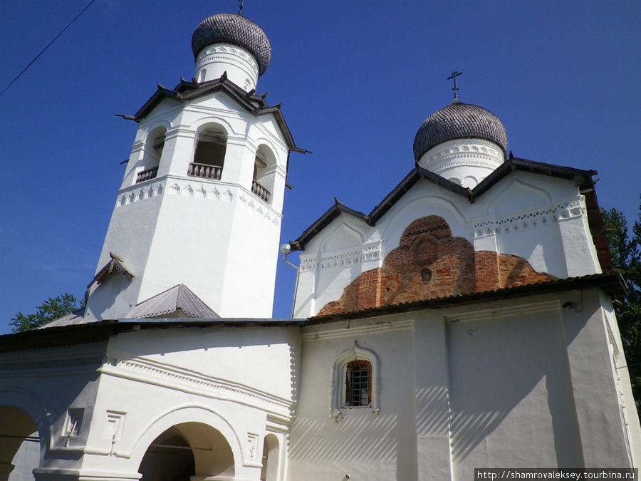 Главным храмом монастыря является Спасский собор (XII века) Старая Русса, Россия