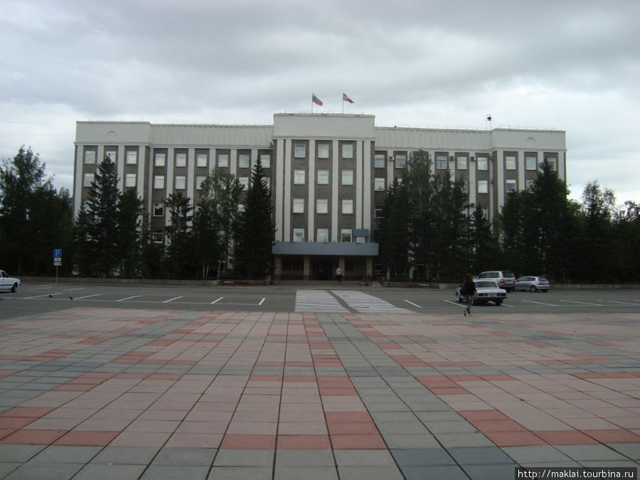 Здание Правительства и Верховного Совета Республики Хакасия. Абакан, Россия