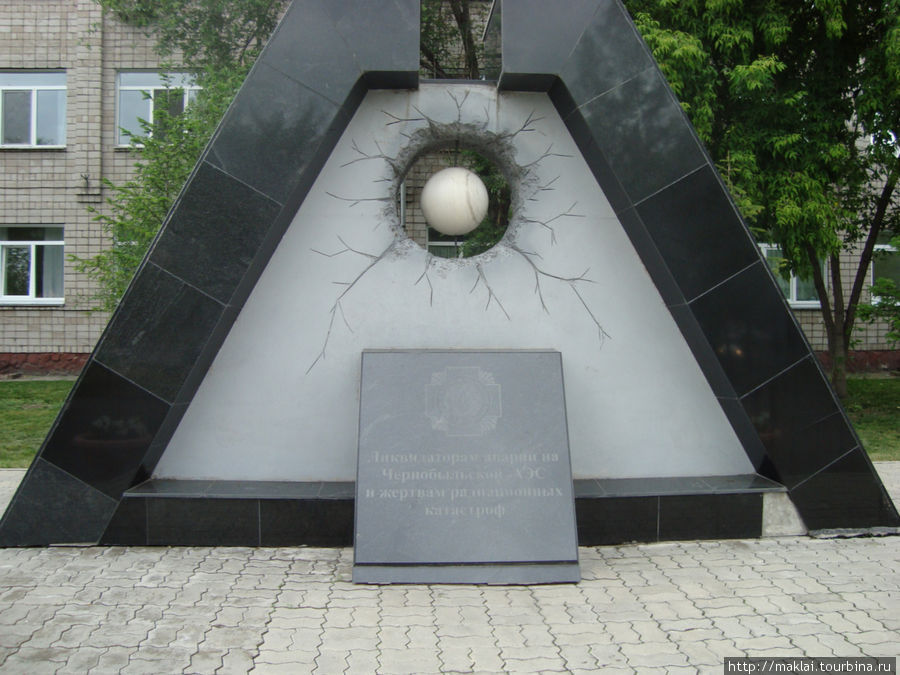 Памятник ликвидаторам Чернобыльской аварии. Абакан, Россия