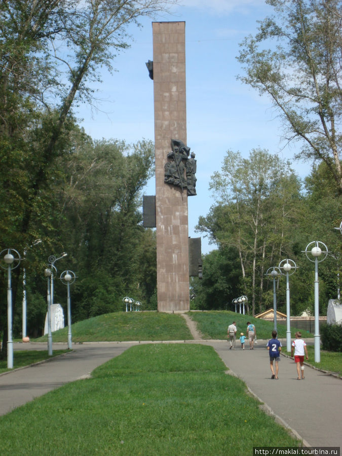 Монумент в честь какой-то годовщины Хакасии. Абакан, Россия
