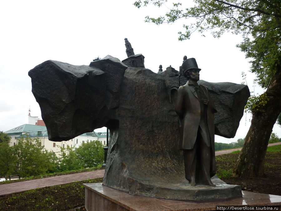 В честь того, что когда-то Пушкин А.С. был проездом в этом городе, ему воздвигли данный памятник. Витебск, Беларусь