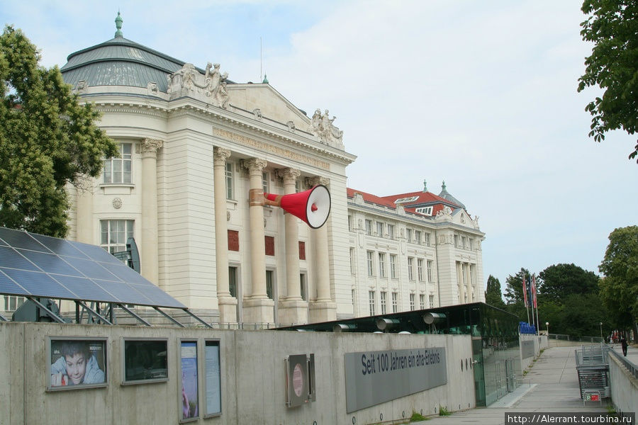 Все это здание занимают экспозиции техники разных лет Вена, Австрия