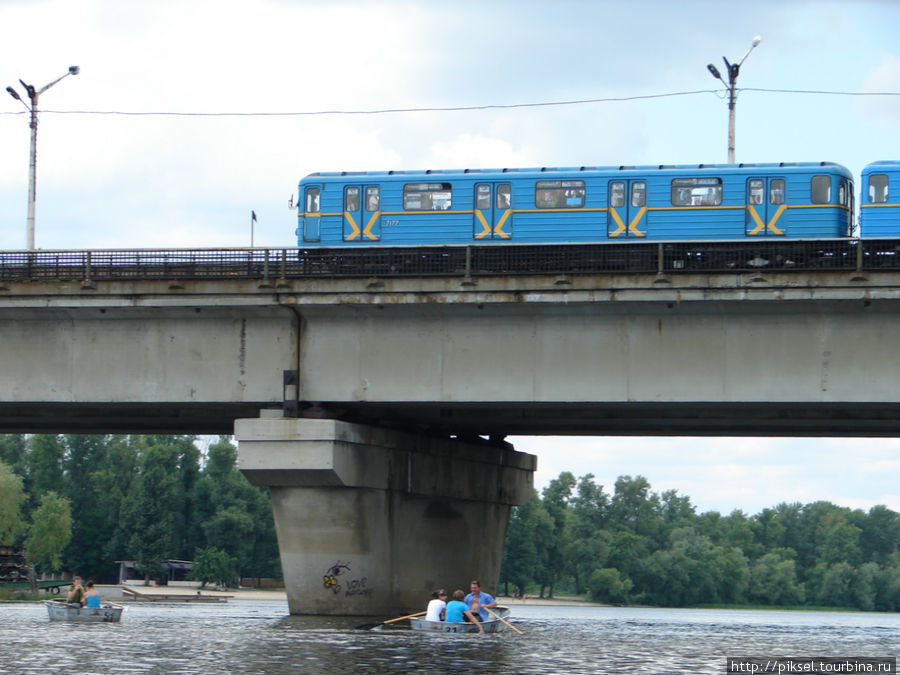 Мост метрополитена через старое русло Днепра — Славутич. Киев, Украина