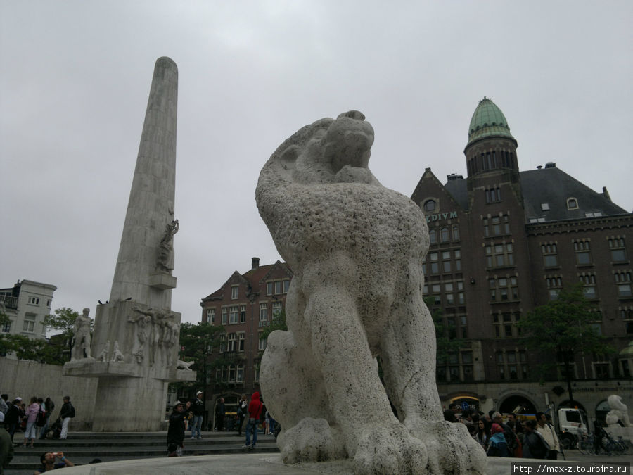 На главной площади города... Амстердам, Нидерланды