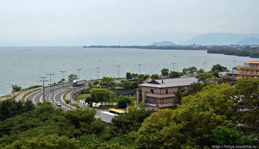 Виды с верхнего этажа башни. Озеро Бивако Нагахама, Япония