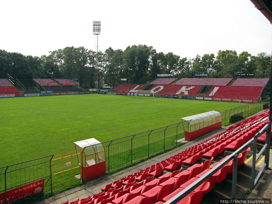 Стадион клуба Дебрецен ( местные его зовут Loki — железнодорожники). Вполне симпатичный для Лиги Европы, как на мой вкус Дебрецен, Венгрия