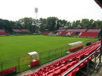 Стадион клуба Дебрецен ( местные его зовут Loki — железнодорожники). Вполне симпатичный для Лиги Европы, как на мой вкус