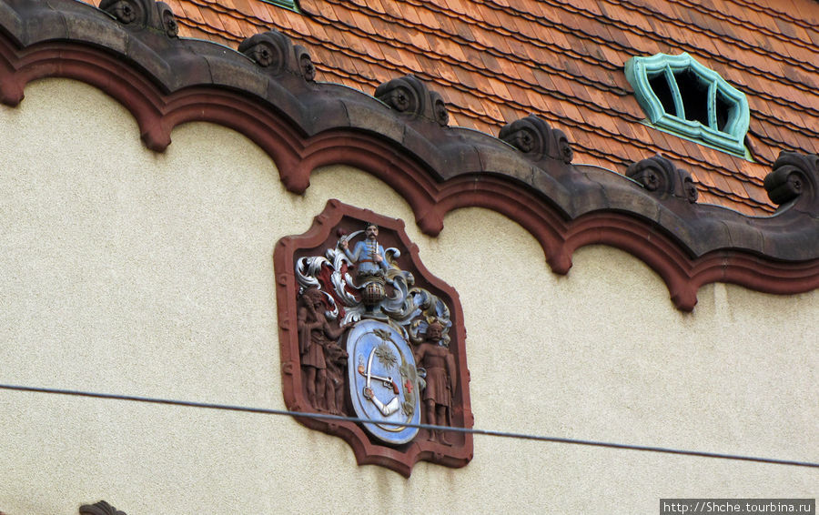 видимо, старый герб города, встречался неоднократно Дебрецен, Венгрия