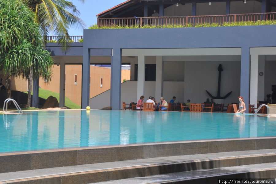 Верхний бассейн и бар у бассейна. Галле, Шри-Ланка