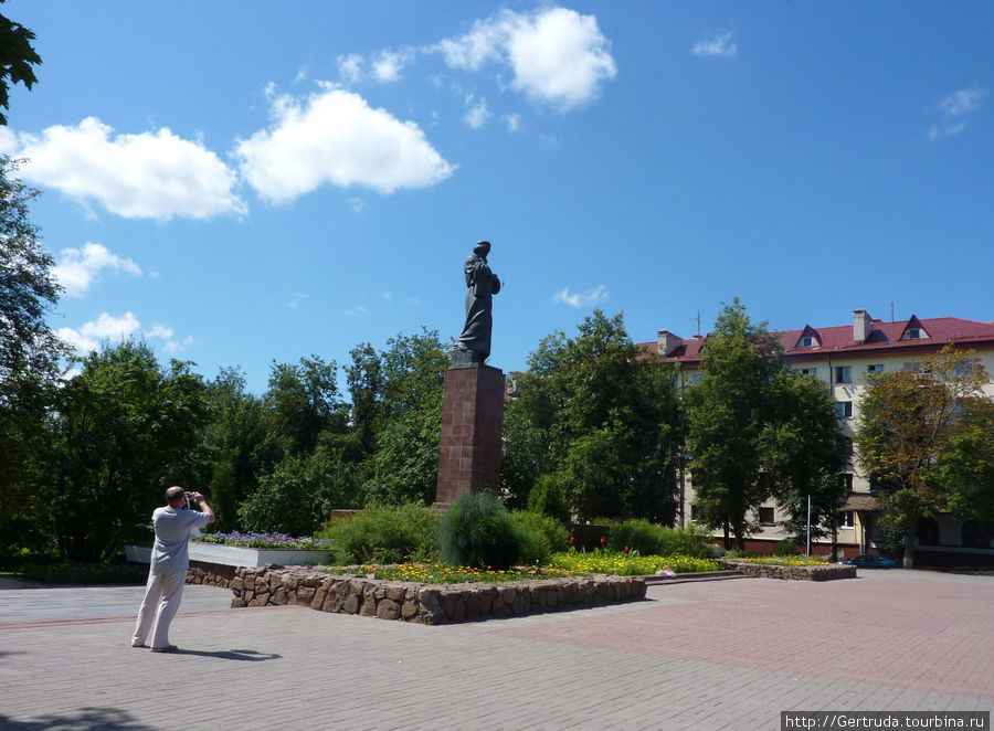 Общий вид памятника Скорине Полоцк, Беларусь