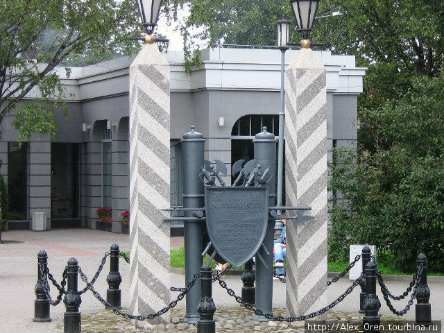 На этой площади в 1838 году по указу Императора Николая I с въездной стороны Триумфальных ворот была сооружена Московская застава, служившая южной границей города. Санкт-Петербург, Россия