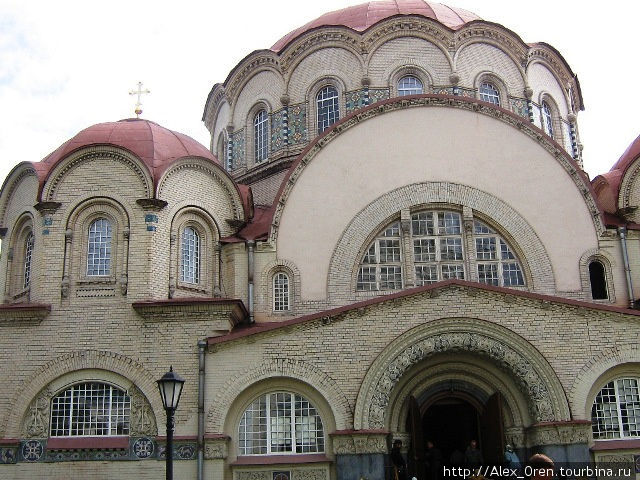 Церковь построена в византийском стиле. Санкт-Петербург, Россия