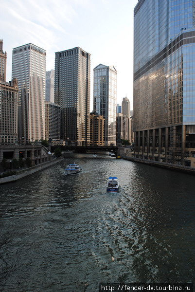 Chicago River - река, на которой стоит Чикаго Чикаго, CША