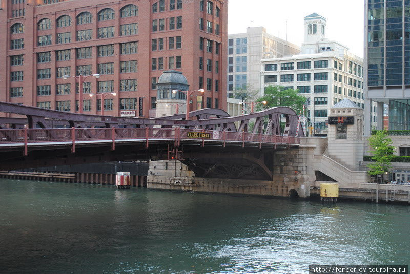 Chicago River - река, на которой стоит Чикаго Чикаго, CША