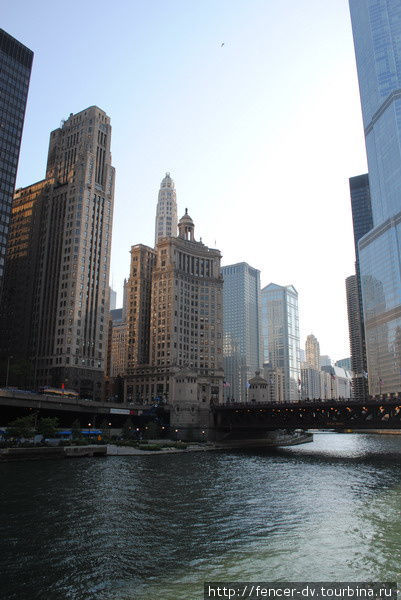 Chicago River - река, на которой стоит Чикаго