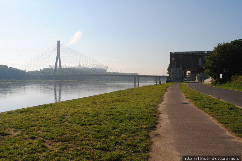 Мост святого Креста и новый футбольный стадион Варшава, Польша