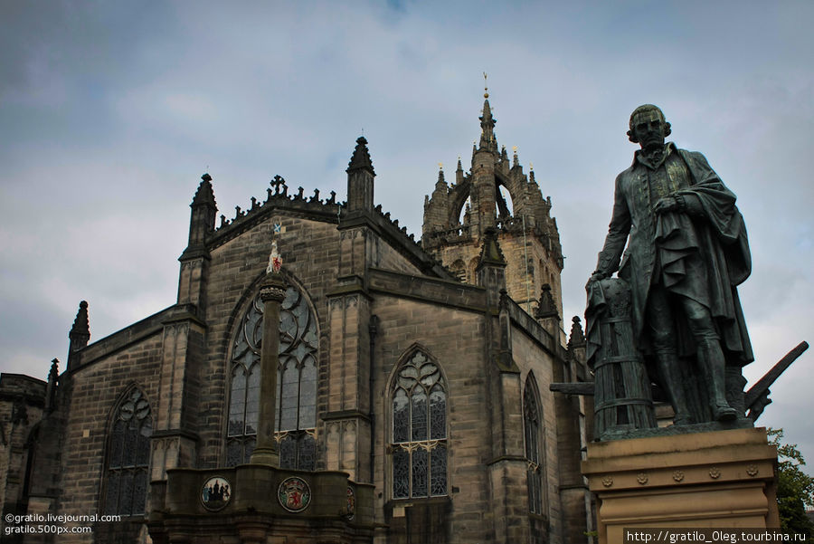 Памятник Адаму Смитту Эдинбург, Великобритания