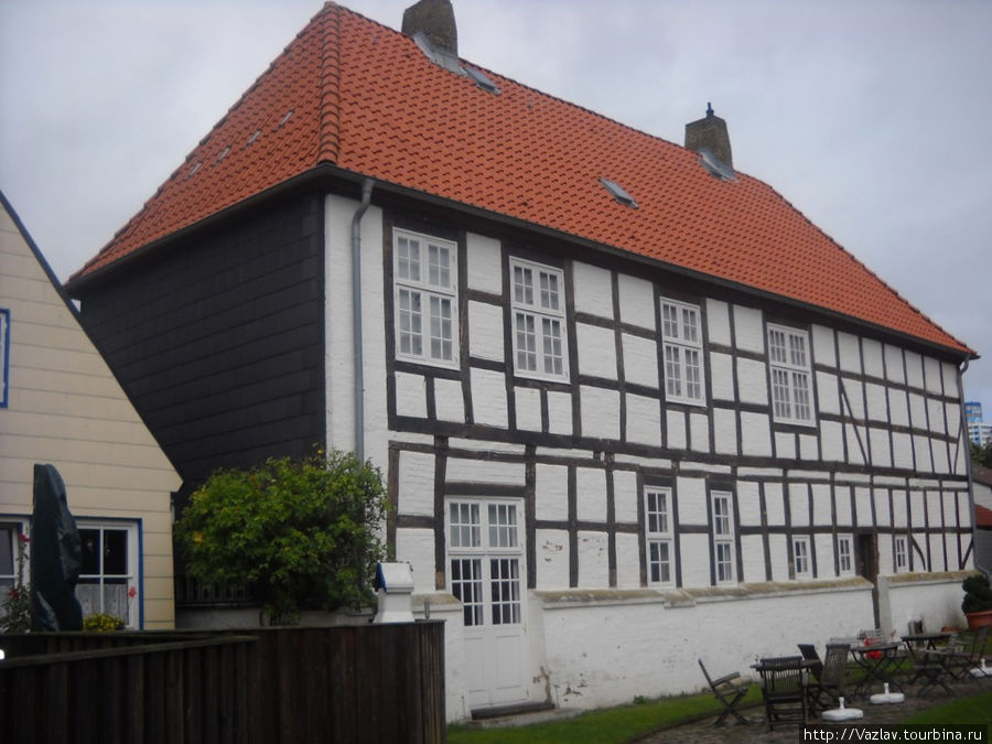 Намёк на фахверковую архитектуру Шлезвиг, Германия