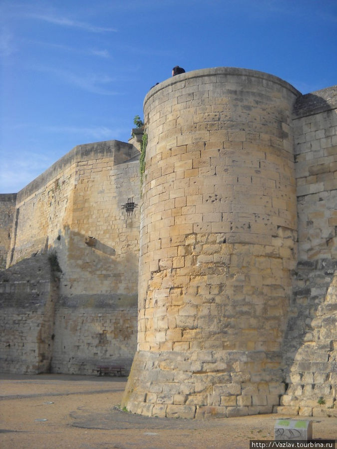 Одна из многочисленных башен Кан, Франция