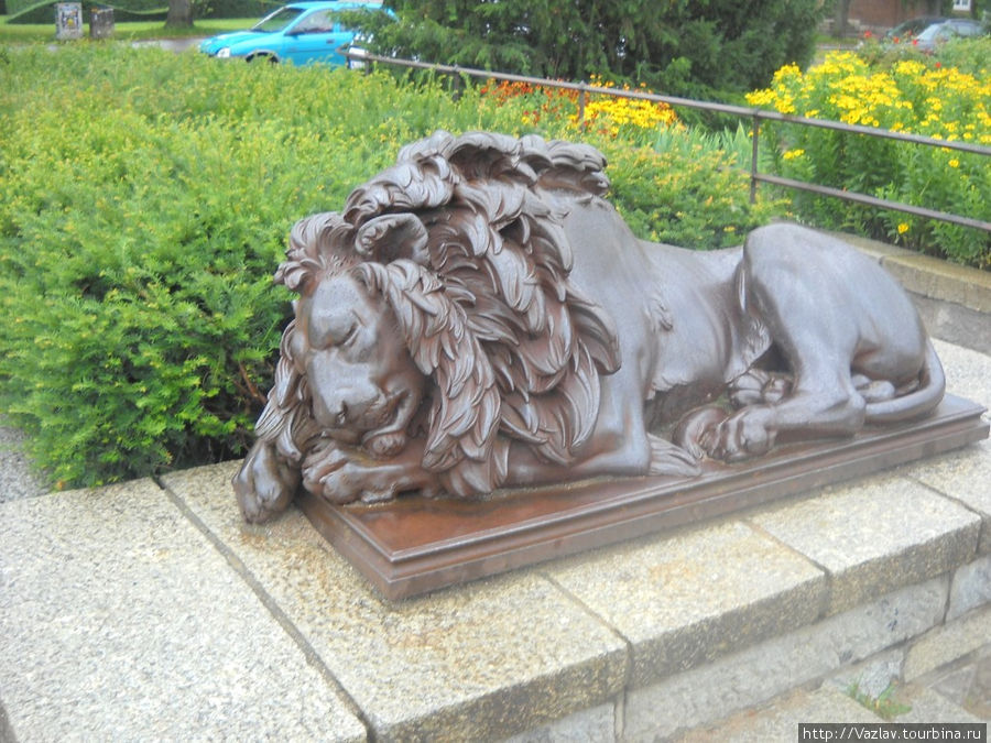 Отдыхающий лев Любек, Германия