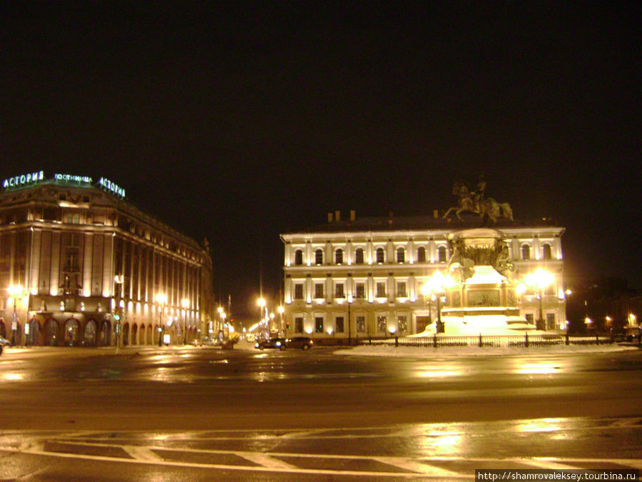 Исаакиевская площадь ночью Санкт-Петербург, Россия