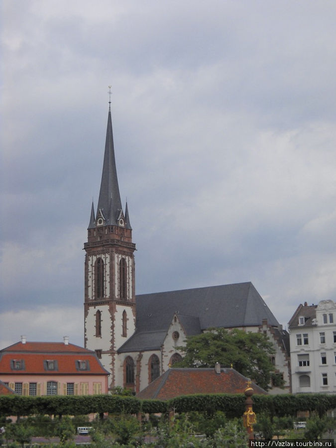 Вид на здание церкви Дармштадт, Германия