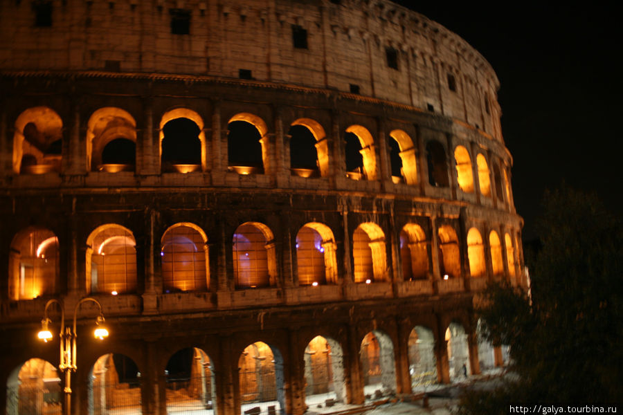 Колизей днем и ночью Рим, Италия