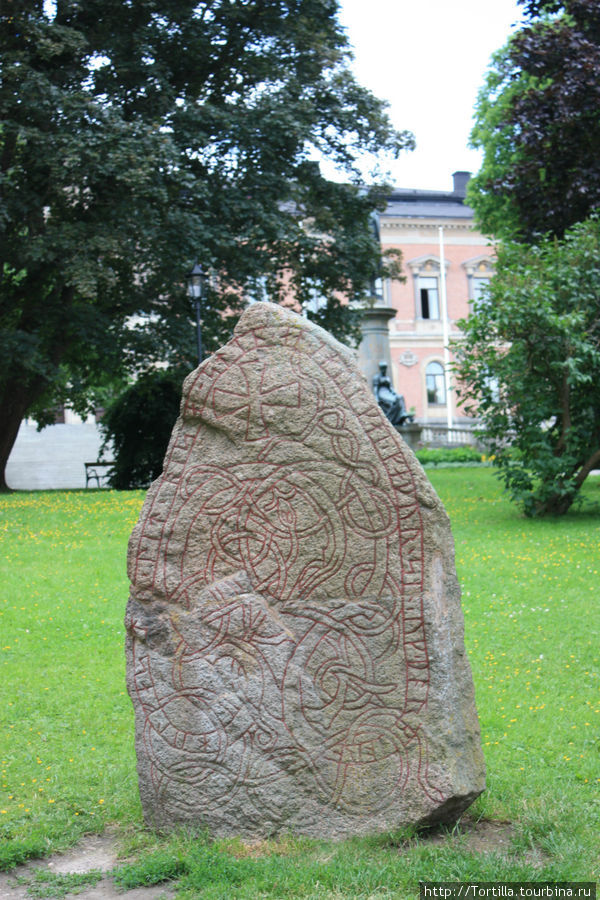 Рунические камни Швеции. Уппсала Уппсала, Швеция