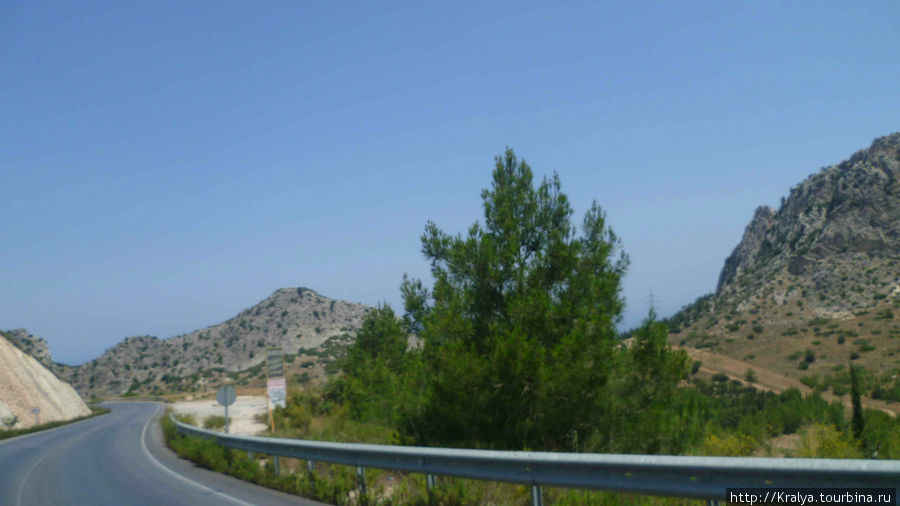 А такими пейзажами мы любовались по пути в Кирению. Фамагуста, Турецкая Республика Северного Кипра