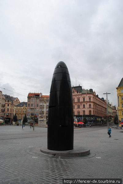 Главный арт-объект Брно — часы на главной площади Брно, Чехия