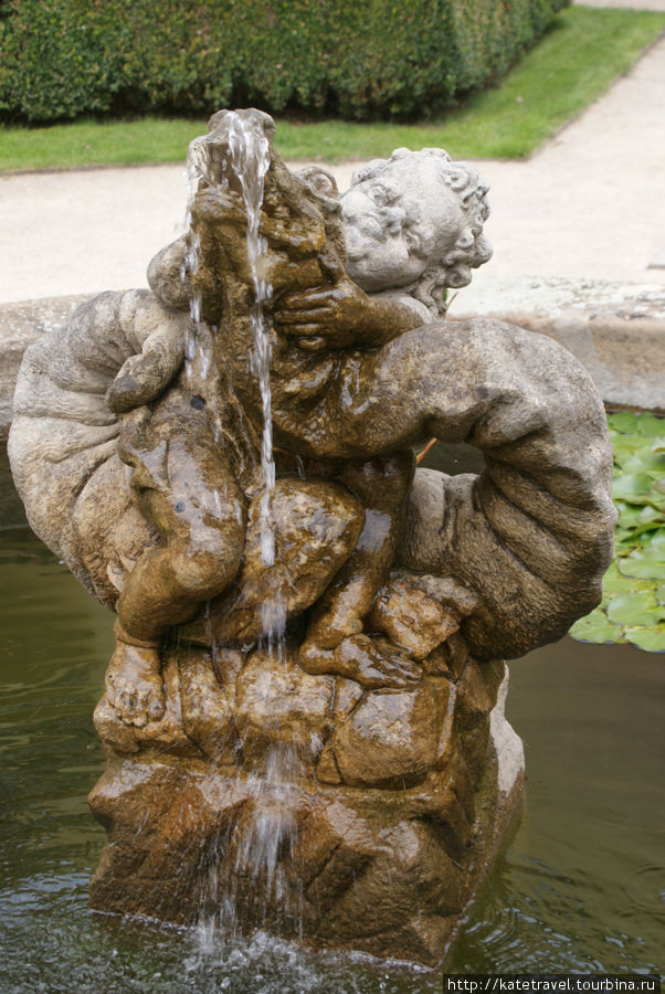 Фонтан в виде статуэтки Путти, изображающей морское чудовище Прага, Чехия