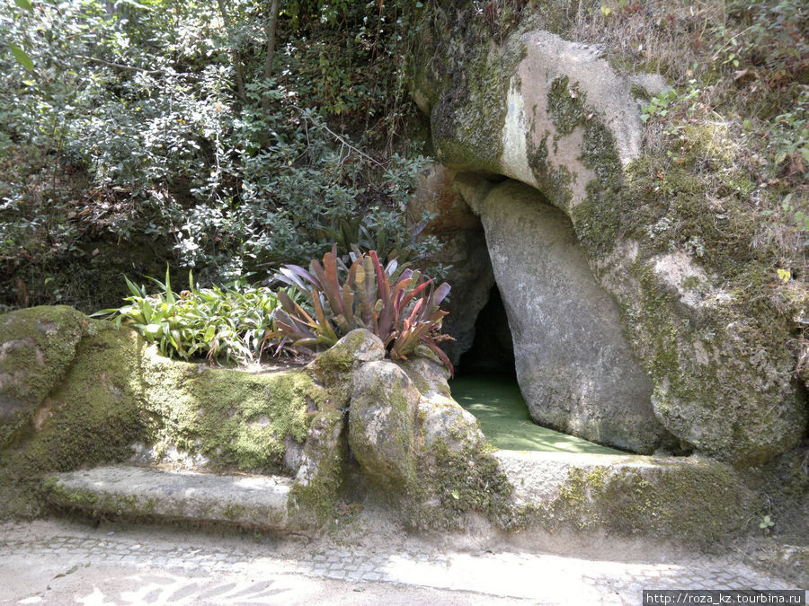 Казаки-разбойники в Quinta da Regaleira Синтра, Португалия