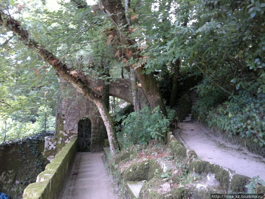 Казаки-разбойники в Quinta da Regaleira Синтра, Португалия