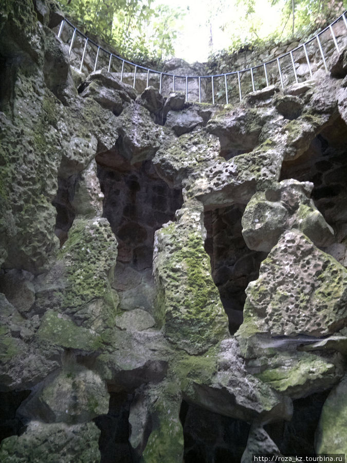 Казаки-разбойники в Quinta da Regaleira Синтра, Португалия