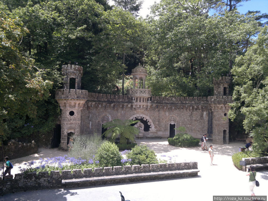 Казаки-разбойники в Quinta da Regaleira Синтра, Португалия