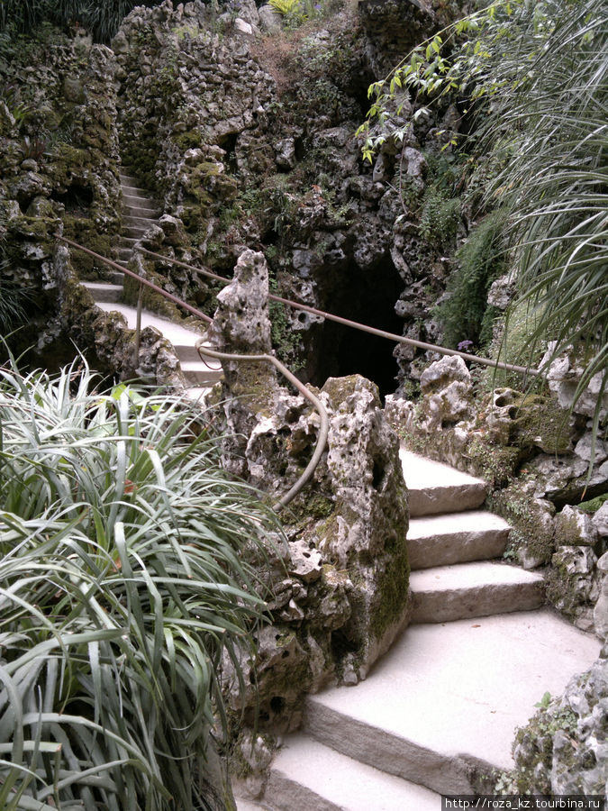 Казаки-разбойники в Quinta da Regaleira Синтра, Португалия