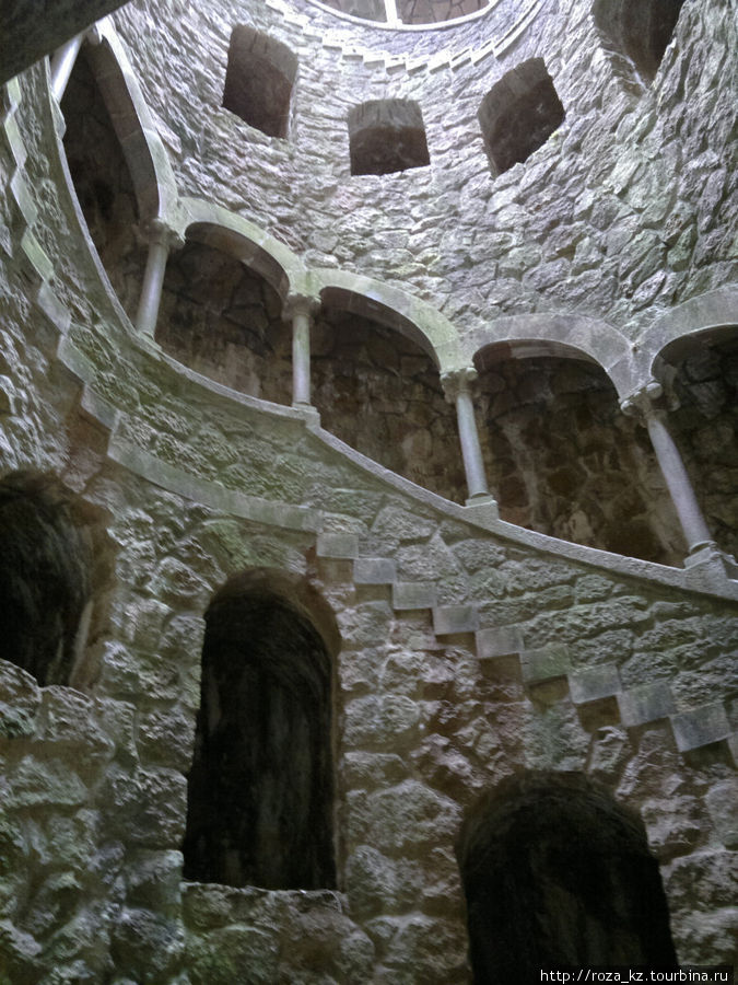 Казаки-разбойники в Quinta da Regaleira Синтра, Португалия