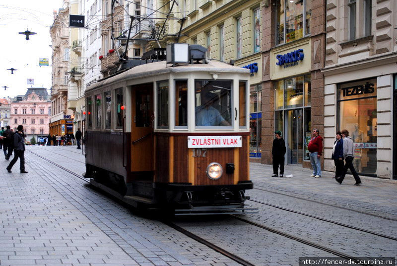 Transport Nostalgia: ретро-транспорт на городских улицах Брно, Чехия